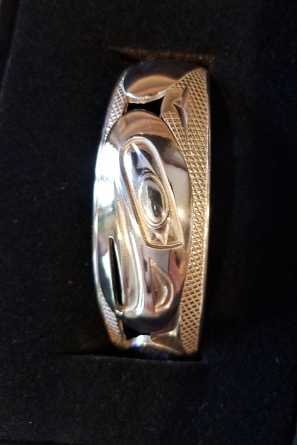 Panabo jewelry Eagle / 8" dia Eagle Silver Pewter Bracelet - art by Corrine Hunt